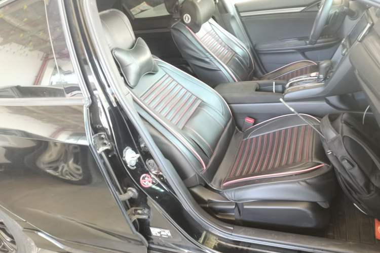 Used Honda Civic 2021 HATCHBACK 220TURBO CVT Trendy Cool Edition Right Front Seat