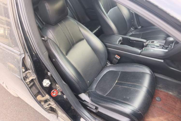 Used Honda Civic 2021 HATCHBACK 220TURBO CVT Trendy Cool Edition Right Front Seat