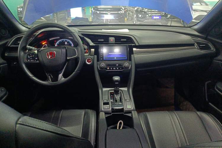 Used Honda Civic 2021 HATCHBACK 220TURBO CVT New Trendsetter Center Console