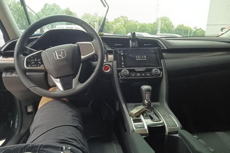Used Honda Civic 2021 HATCHBACK 220TURBO CVT New Trendsetter Center Console