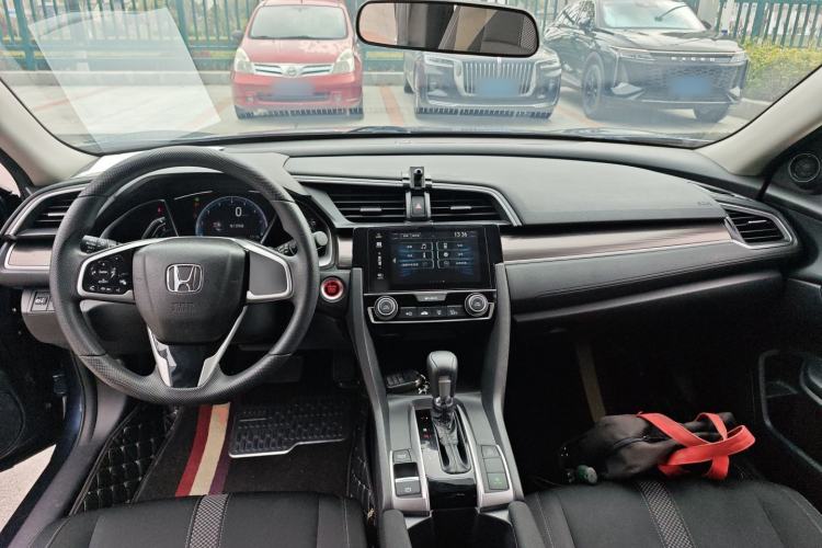 Used Honda Civic 2021 HATCHBACK 220TURBO CVT New Trendsetter Center Console