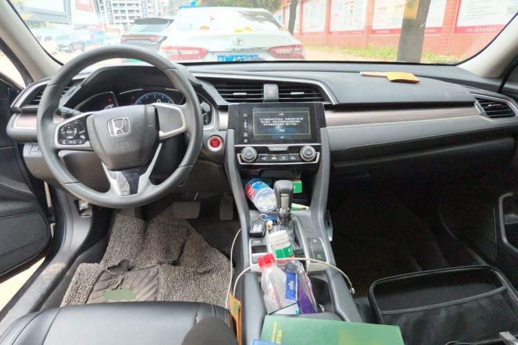 Used Honda Civic 2021 HATCHBACK 220TURBO CVT New Trendsetter Center Console