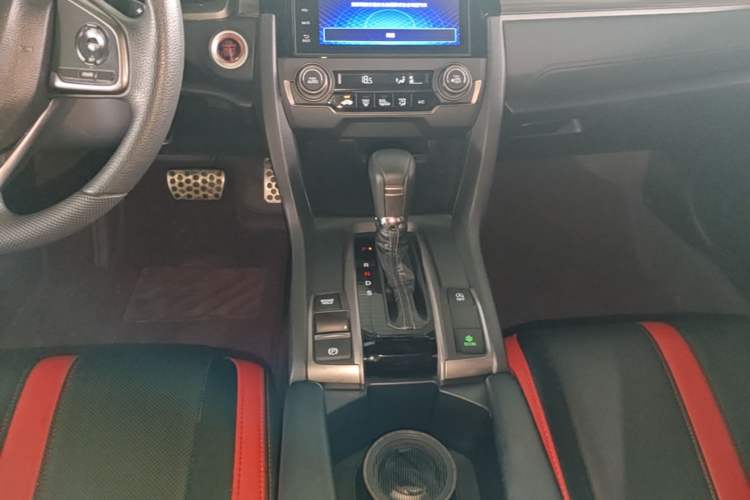 Used Honda Civic 2021 HATCHBACK 220TURBO CVT Trendy Cool Edition Gear Lever