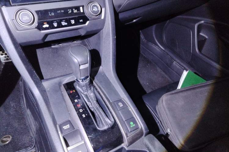 Used Honda Civic 2021 HATCHBACK 220TURBO CVT Trendy Cool Edition Gear Lever