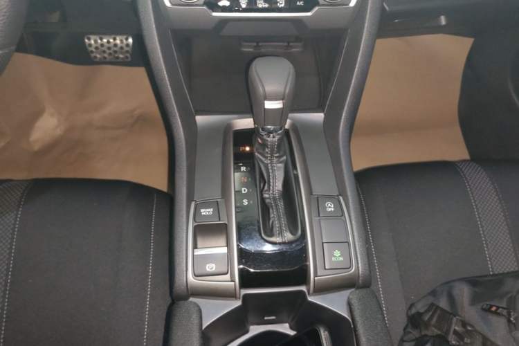 Used Honda Civic 2021 HATCHBACK 220TURBO CVT Trendy Cool Edition Gear Lever