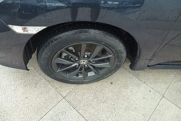 Used Honda Civic 2021 HATCHBACK 220TURBO CVT New Trendsetter Left Front Wheel Hub