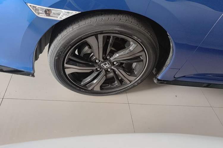 Used Honda Civic 2021 HATCHBACK 220TURBO CVT Trendy Cool Edition Left Front Wheel Hub