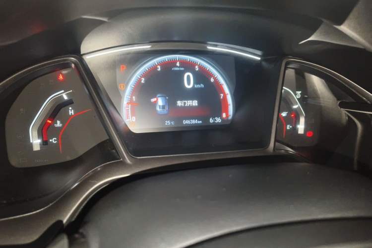 Used Honda Civic 2021 HATCHBACK 220TURBO CVT Trendy Cool Edition Odometer Close Up