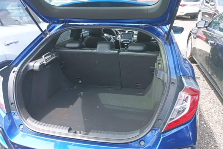 Used Honda Civic 2021 HATCHBACK 220TURBO CVT New Trendsetter Trunk
