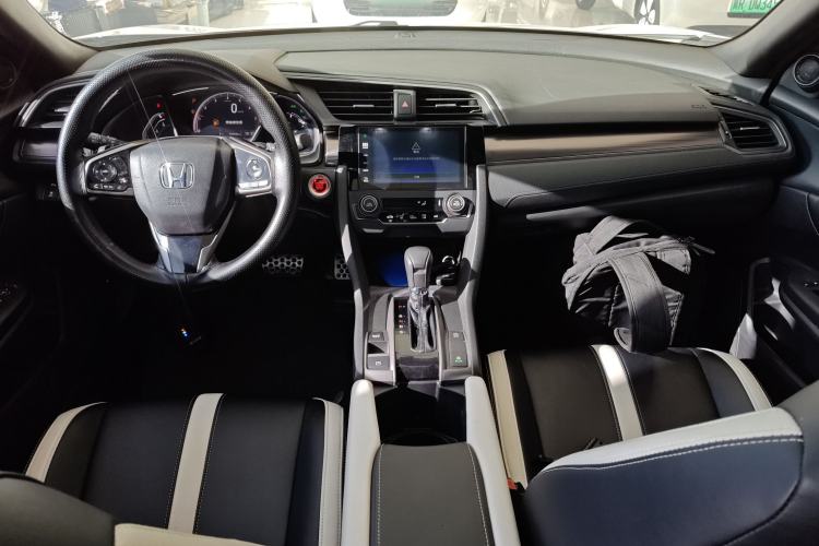 Used Honda Civic 2021 HATCHBACK 220TURBO CVT Trendy Cool Edition Center Console
