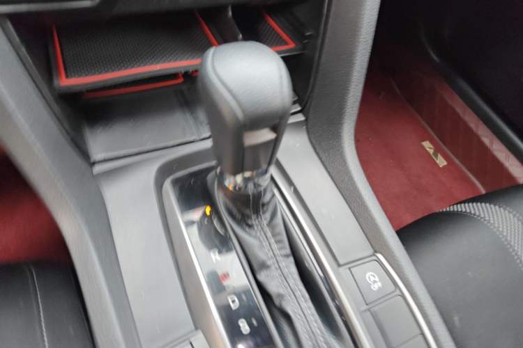 Used Honda Civic 2021 HATCHBACK 220TURBO CVT Trendy Cool Edition Gear Lever