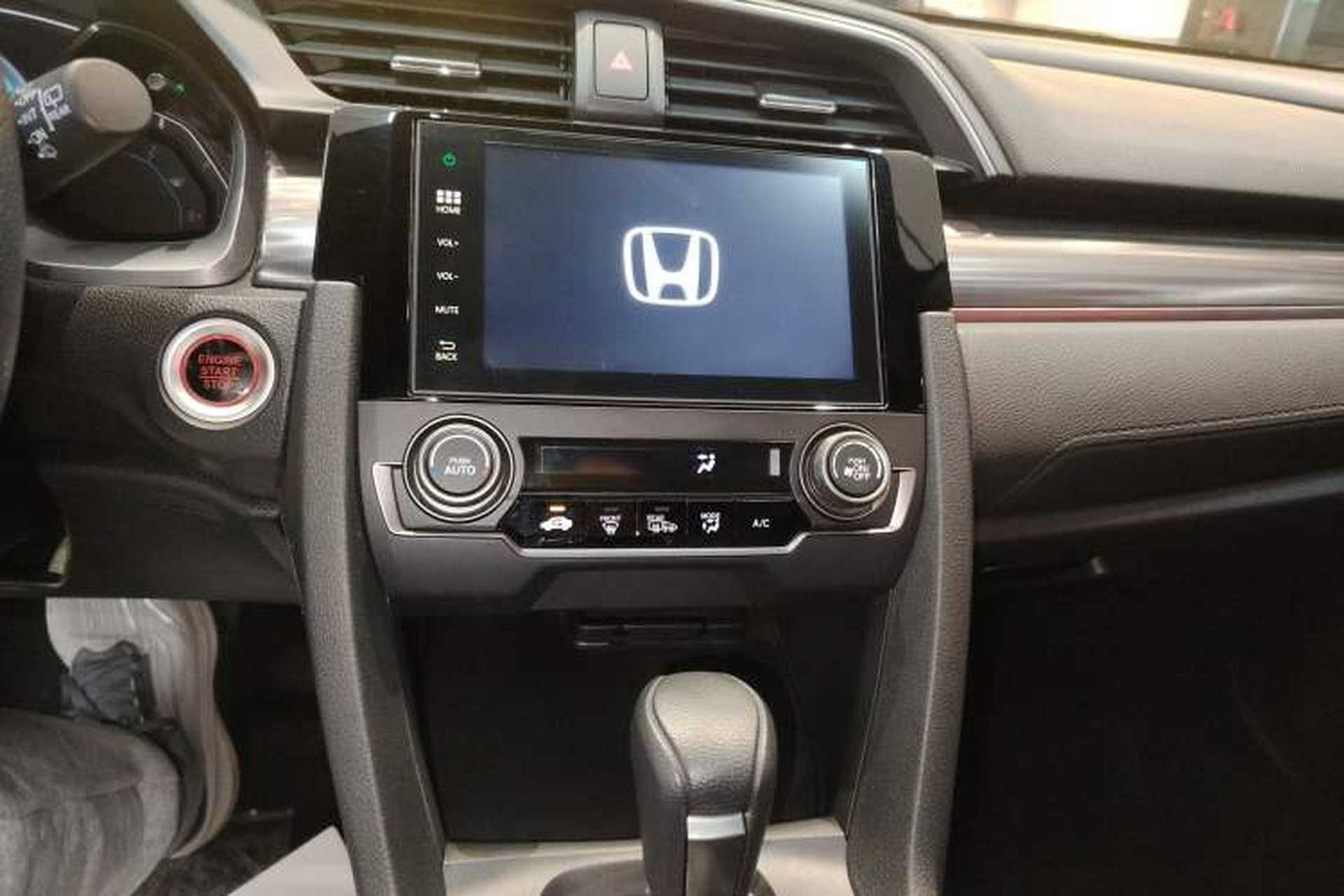 Used Honda Civic 2021 HATCHBACK 220TURBO CVT New Trendsetter Audio And AC Panel