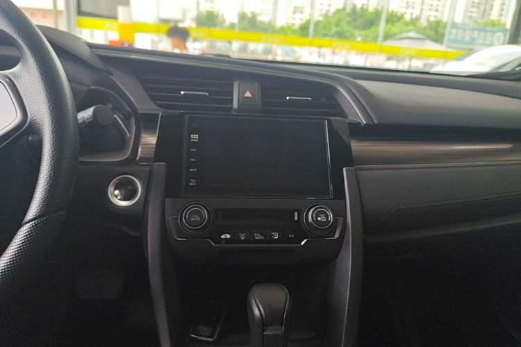 Used Honda Civic 2021 HATCHBACK 220TURBO CVT New Trendsetter Audio And AC Panel