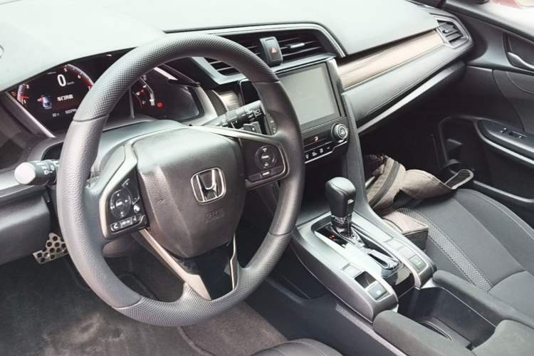 Used Honda Civic 2021 HATCHBACK 220TURBO CVT Trendy Cool Edition Center Console