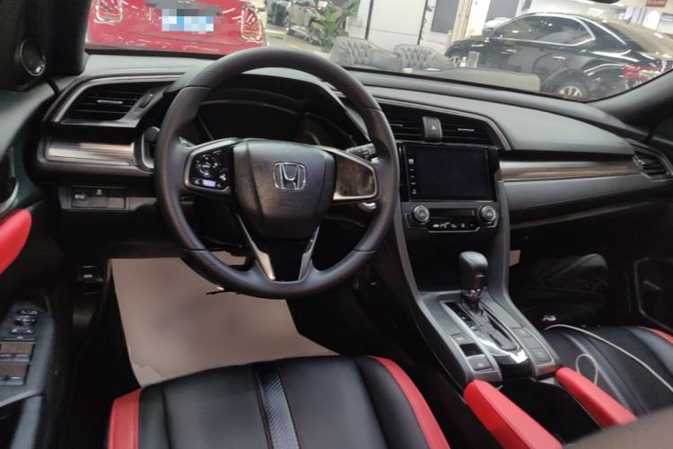 Used Honda Civic 2021 HATCHBACK 220TURBO CVT New Trendsetter Center Console