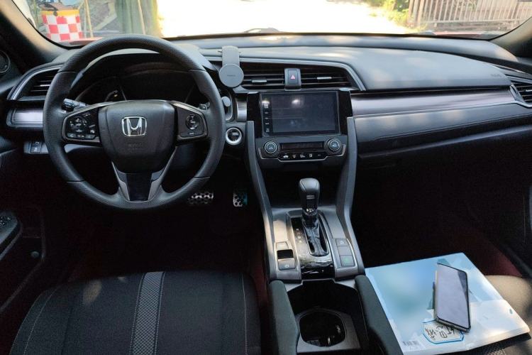 Used Honda Civic 2021 HATCHBACK 220TURBO CVT Trendy Cool Edition Center Console