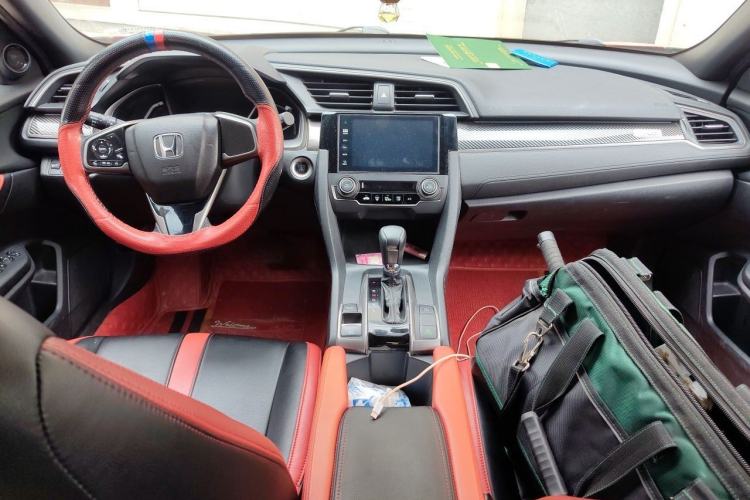 Used Honda Civic 2021 HATCHBACK 220TURBO CVT New Trendsetter Center Console