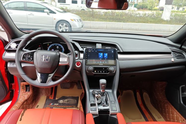 Used Honda Civic 2021 HATCHBACK 220TURBO CVT New Trendsetter Center Console