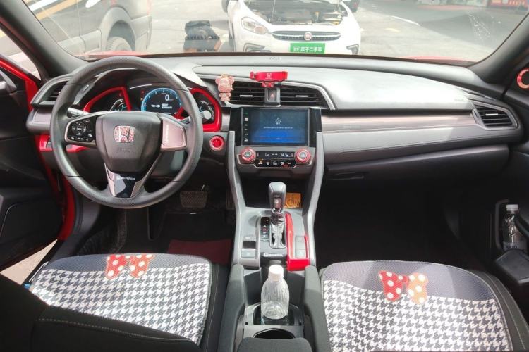 Used Honda Civic 2021 HATCHBACK 220TURBO CVT New Trendsetter Center Console