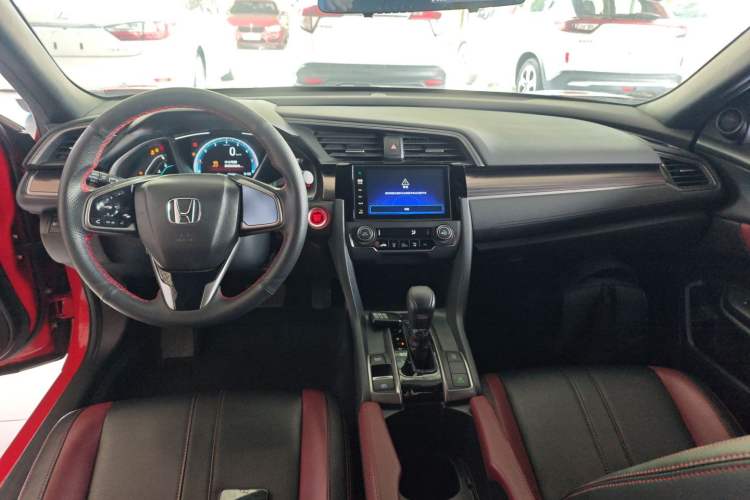 Used Honda Civic 2021 HATCHBACK 220TURBO CVT New Trendsetter Center Console