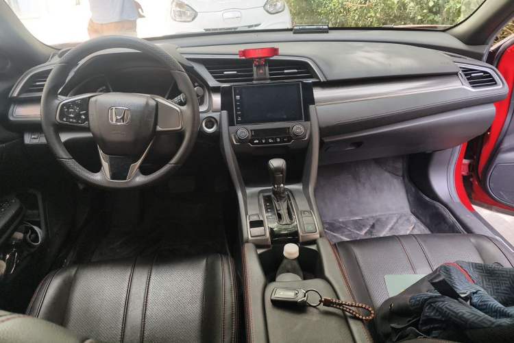 Used Honda Civic 2021 HATCHBACK 220TURBO CVT New Trendsetter Center Console