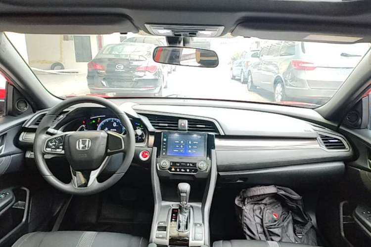 Used Honda Civic 2021 HATCHBACK 220TURBO CVT New Trendsetter Center Console