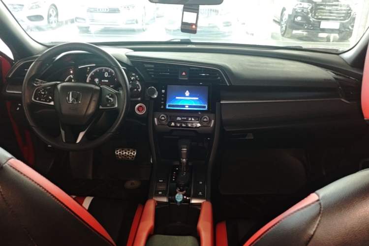 Used Honda Civic 2021 HATCHBACK 220TURBO CVT Trendy Cool Edition Center Console