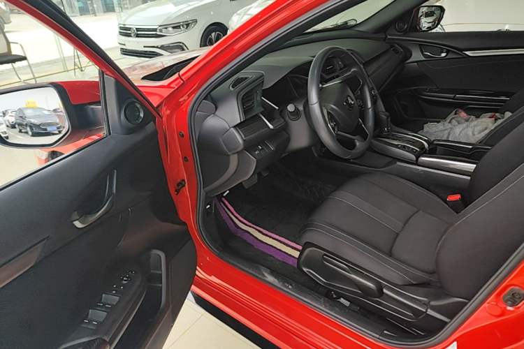 Used Honda Civic 2021 HATCHBACK 220TURBO CVT New Trendsetter Driver Seat