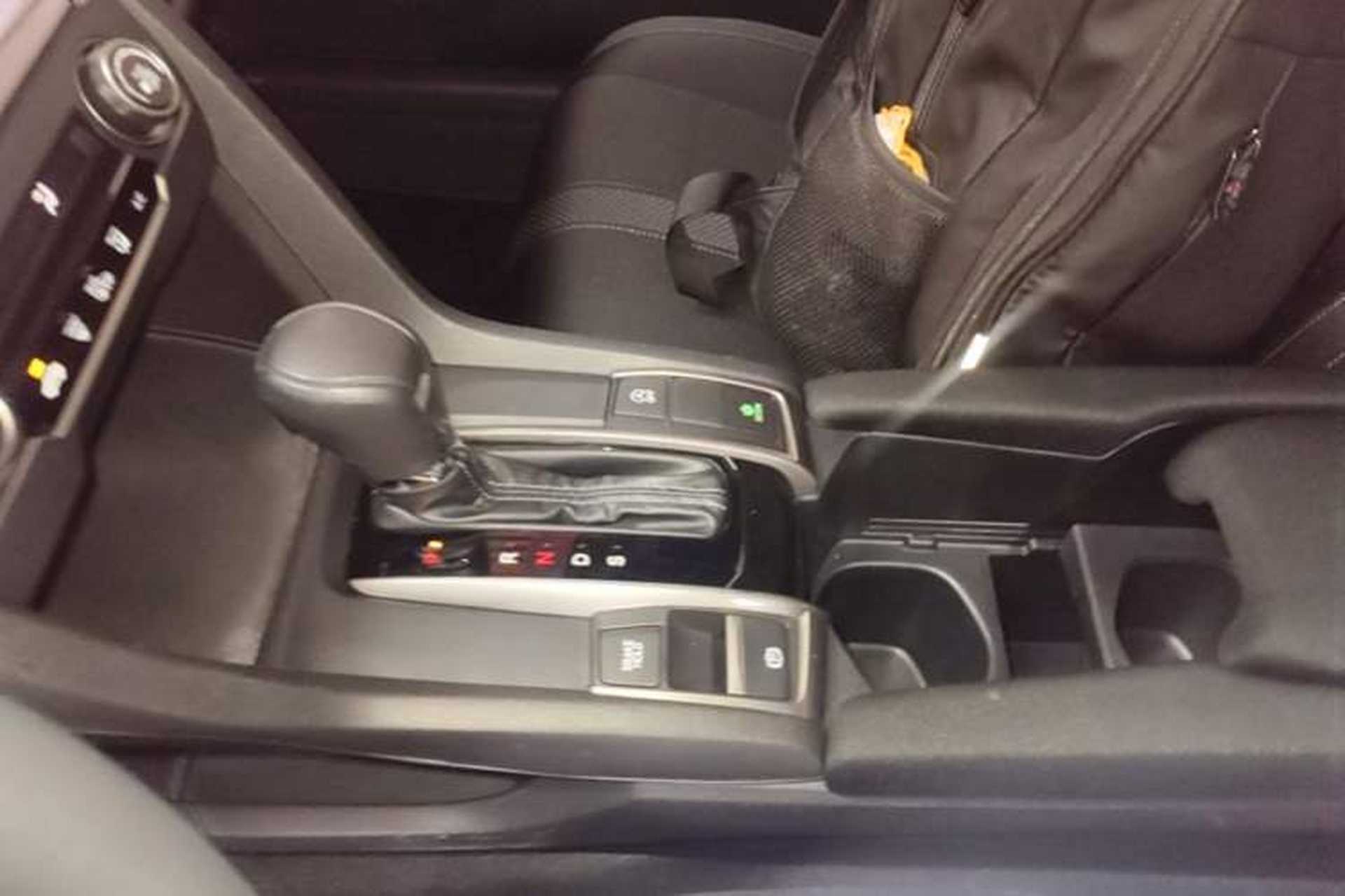 Used Honda Civic 2021 HATCHBACK 220TURBO CVT Trendy Cool Edition Gear Lever