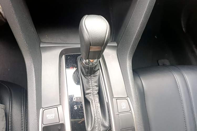 Used Honda Civic 2021 HATCHBACK 220TURBO CVT Trendy Cool Edition Gear Lever