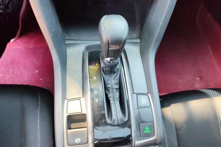 Used Honda Civic 2021 HATCHBACK 220TURBO CVT Trendy Cool Edition Gear Lever