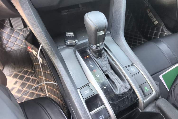Used Honda Civic 2021 HATCHBACK 220TURBO CVT New Trendsetter Gear Lever