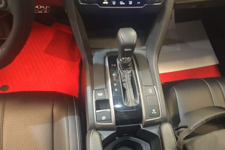 Used Honda Civic 2021 HATCHBACK 220TURBO CVT Trendy Cool Edition Gear Lever