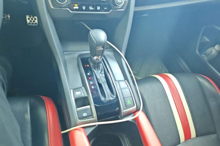 Used Honda Civic 2021 HATCHBACK 220TURBO CVT Trendy Cool Edition Gear Lever