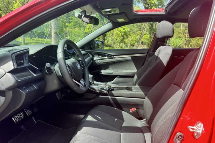 Used Honda Civic 2021 HATCHBACK 220TURBO CVT Dynamic Control Interior 3