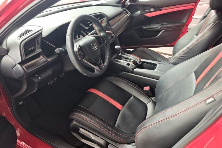 Used Honda Civic 2021 HATCHBACK 220TURBO CVT Trendy Cool Edition Interior 3