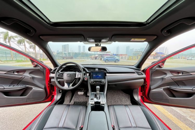 Used Honda Civic 2021 HATCHBACK 220TURBO CVT New Trendsetter Interior 4