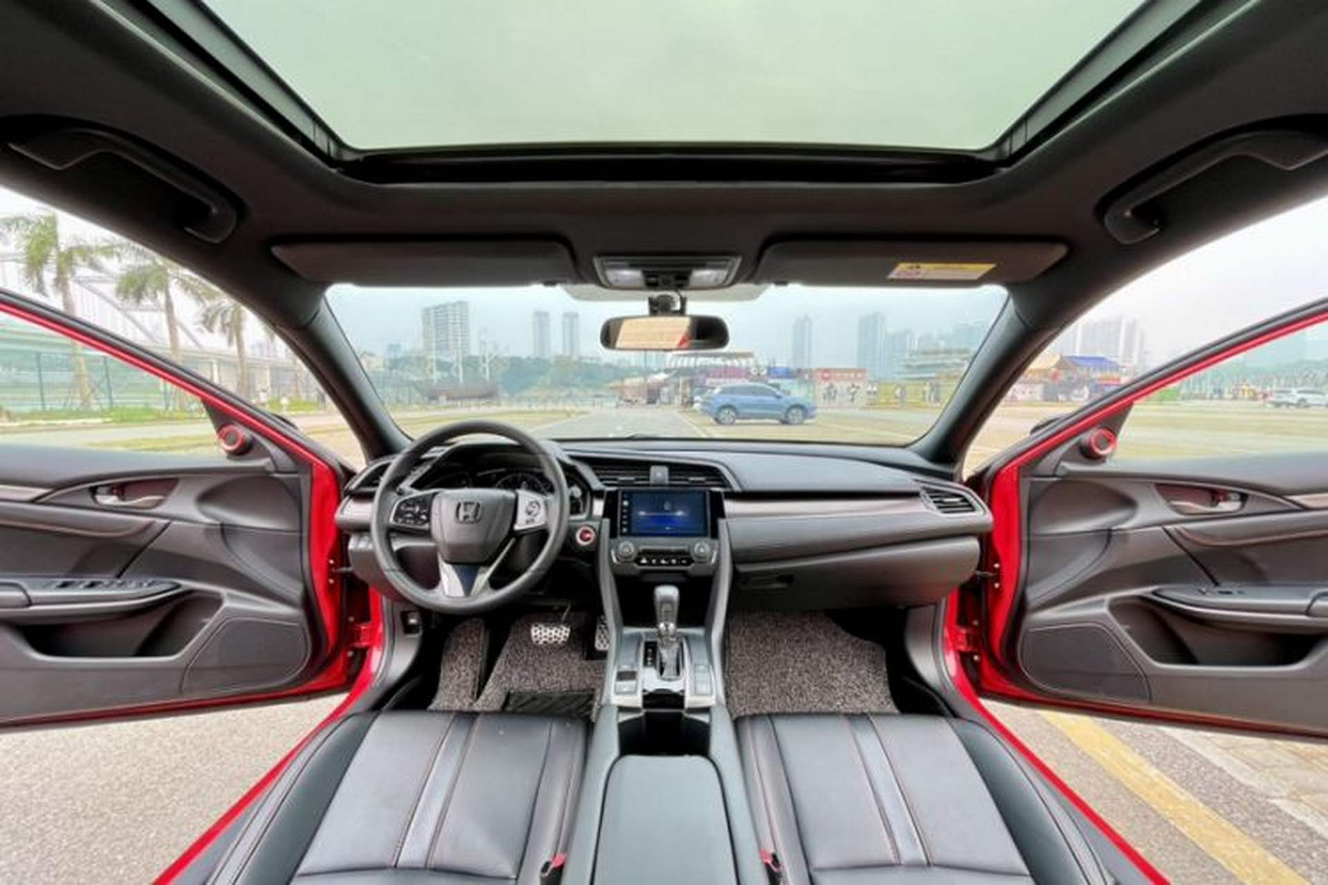 Used Honda Civic 2021 HATCHBACK 220TURBO CVT New Trendsetter Interior 4