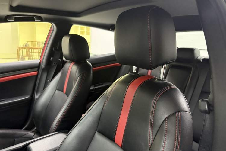 Used Honda Civic 2021 HATCHBACK 220TURBO CVT Trendy Cool Edition Interior 4