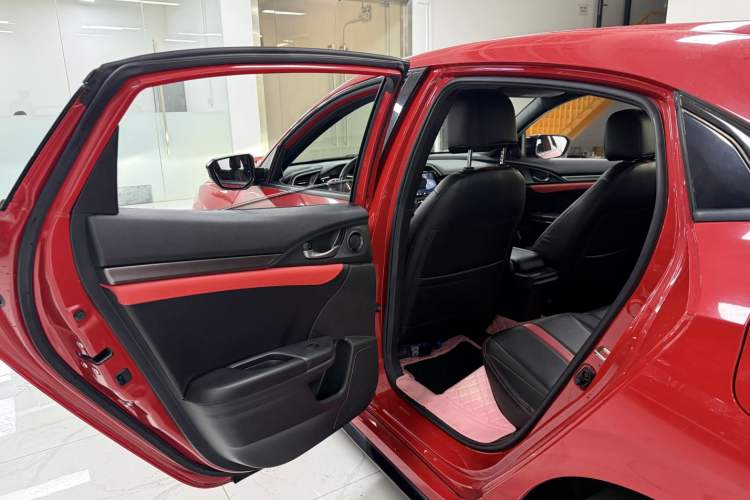 Used Honda Civic 2021 HATCHBACK 220TURBO CVT Trendy Cool Edition Interior 5