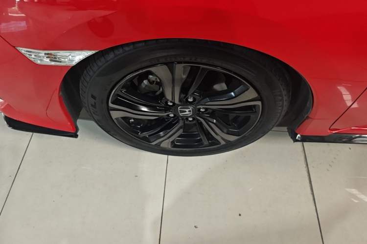Used Honda Civic 2021 HATCHBACK 220TURBO CVT Trendy Cool Edition Left Front Wheel Hub