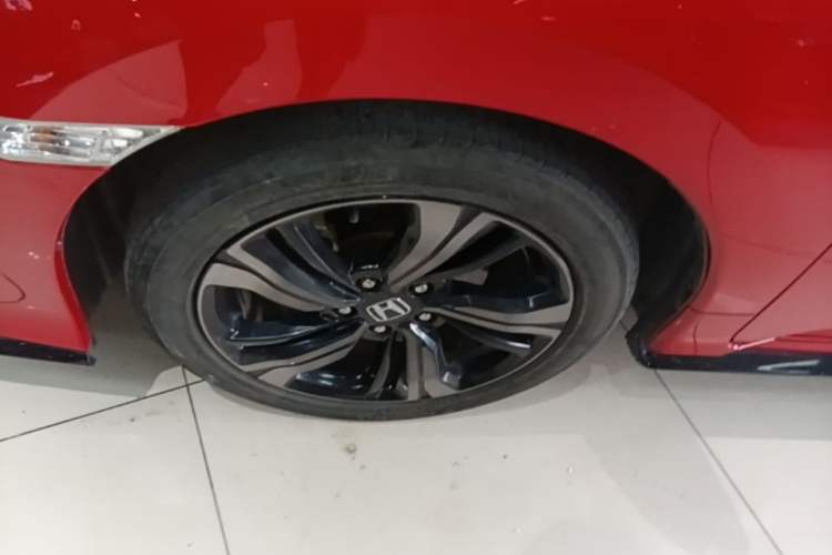 Used Honda Civic 2021 HATCHBACK 220TURBO CVT Trendy Cool Edition Left Front Wheel Hub