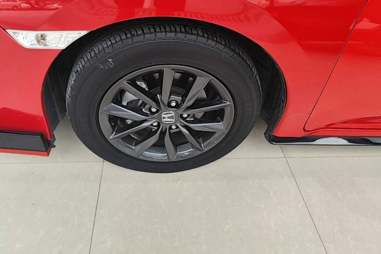 Used Honda Civic 2021 HATCHBACK 220TURBO CVT New Trendsetter Left Front Wheel Hub