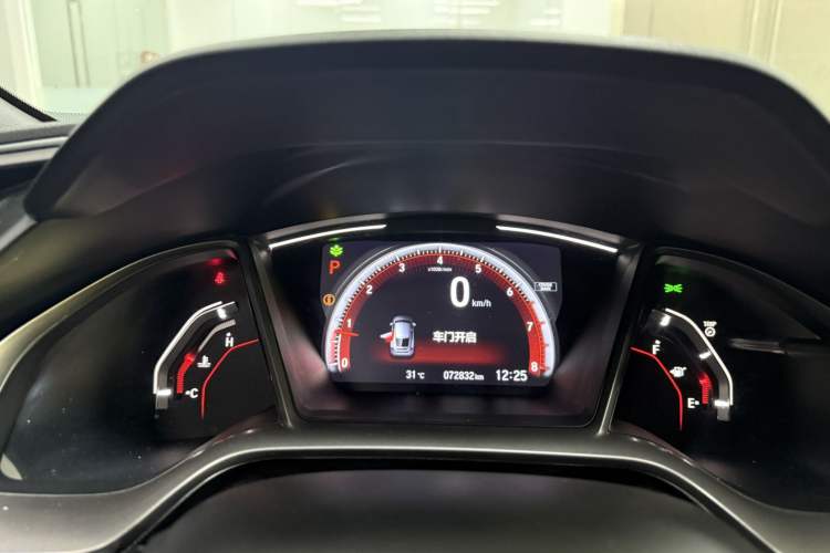 Used Honda Civic 2021 HATCHBACK 220TURBO CVT Trendy Cool Edition Odometer Close Up