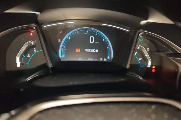 Used Honda Civic 2021 HATCHBACK 220TURBO CVT New Trendsetter Odometer Close Up