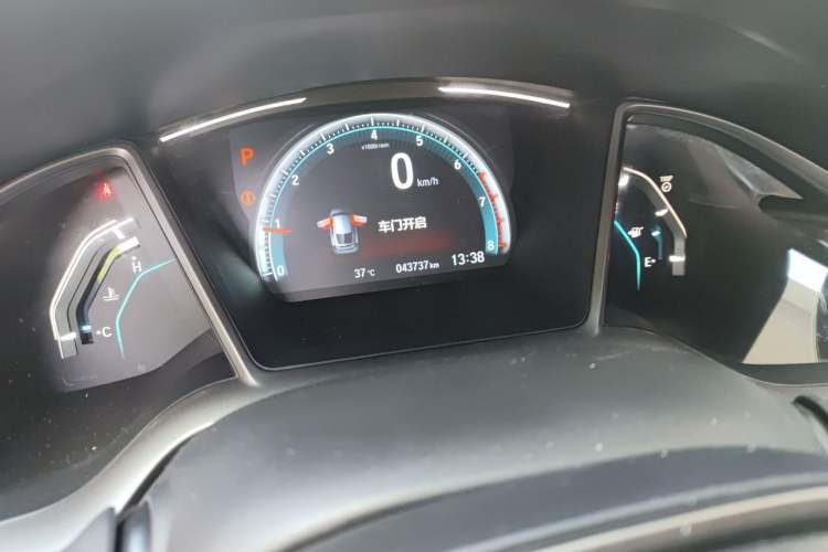 Used Honda Civic 2021 HATCHBACK 220TURBO CVT New Trendsetter Odometer Close Up
