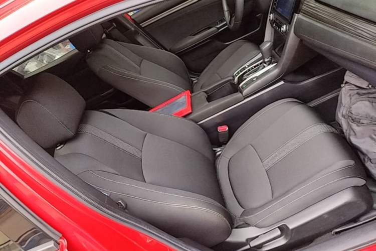 Used Honda Civic 2021 HATCHBACK 220TURBO CVT New Trendsetter Right Front Seat