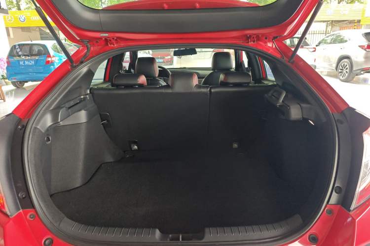 Used Honda Civic 2021 HATCHBACK 220TURBO CVT New Trendsetter Trunk