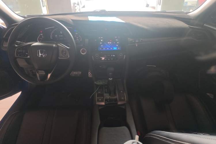 Used Honda Civic 2021 HATCHBACK 220TURBO CVT Trendy Cool Edition Center Console