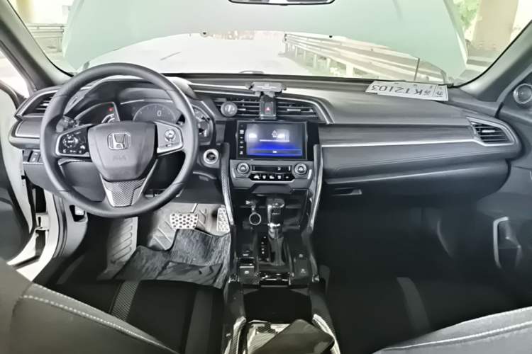 Used Honda Civic 2021 HATCHBACK 220TURBO CVT Dynamic Control Audio And AC Panel